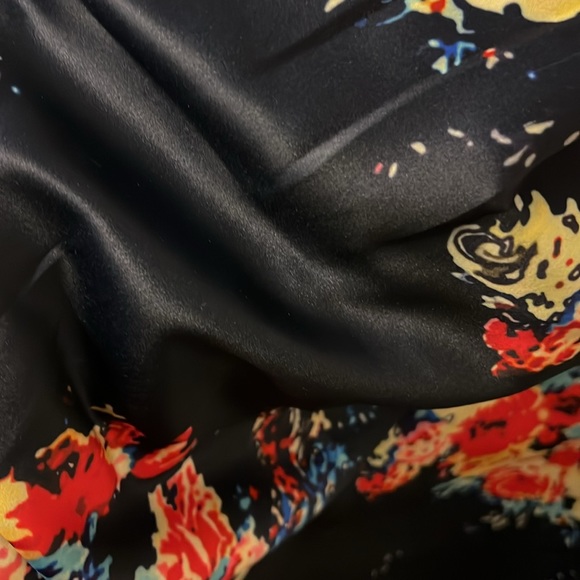 Beautiful Floral Dress - Picture 4 of 6